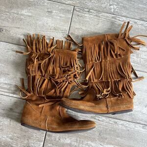 Minnetonka 3 Layer Fringe Brown Tan Suede Slip On Moccasin Boots 10 Classic